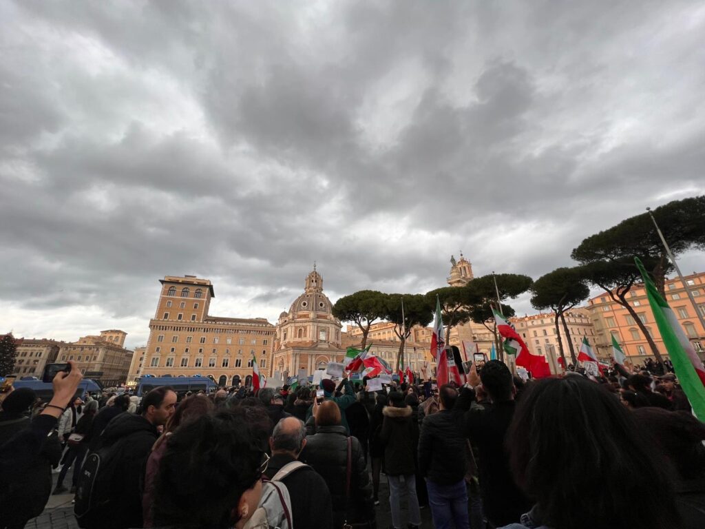 Iran: proteste a Roma