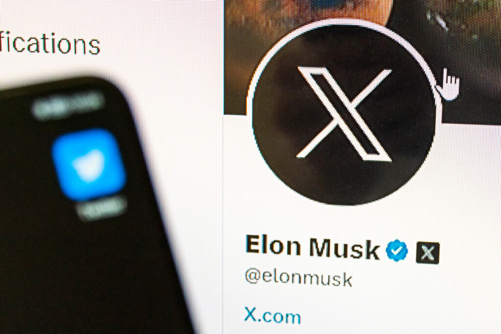 Elon Musk cambia il nome di Twitter in X